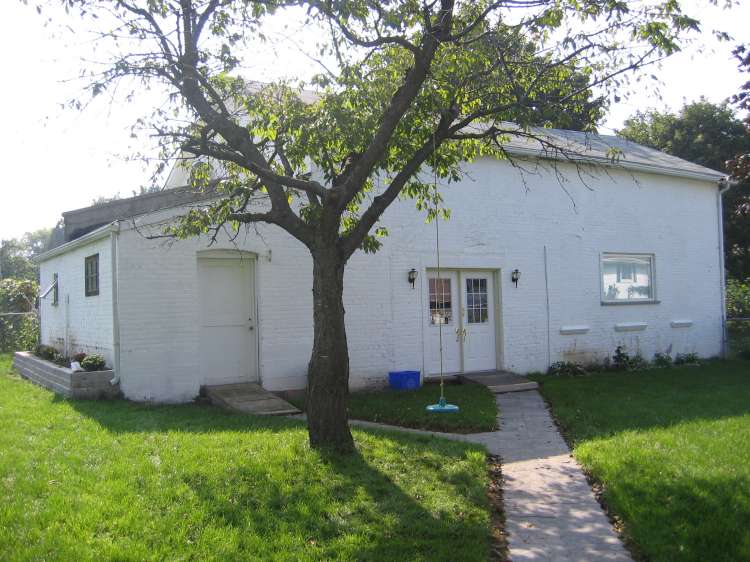 Exterior of the Personal Computer Museum building around its 2005 opening